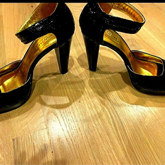 SOLD!- Coach- Black & Gold Pumps, never worn, Size 8 - Picture 2 of 8